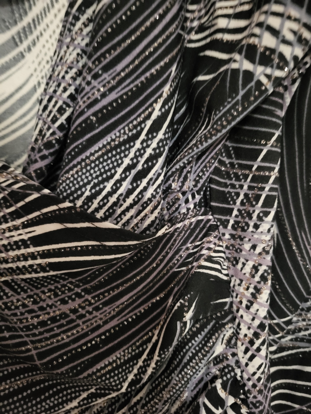 NWT Tradition Long Sleeve V-Neck Stretch Blouse Large Abstract Print - Picture 3 of 6
